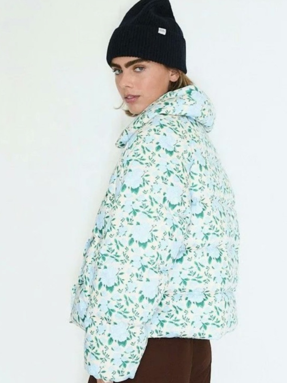 The Tiny Big Sister sz 38 ( M ) blue rose floral puffer short  jacket